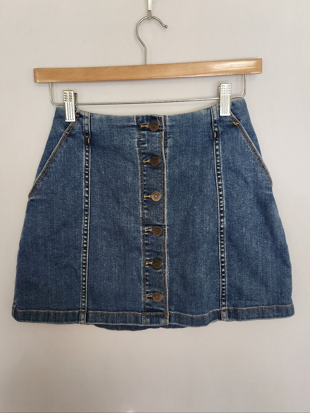 Wilfred Free Medium Wash Button Front Denim Skirt Size 25